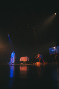 Obra "(DES)CONSERTEM os seus cor-ações", encenada no Centro Cultural Olido em 8 de novembro de 2025. Foto: Carlos Spinello