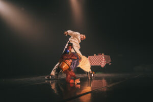 Obra "(DES)CONSERTEM os seus cor-ações", encenada no Centro Cultural Olido em 8 de novembro de 2025. Foto: Carlos Spinello