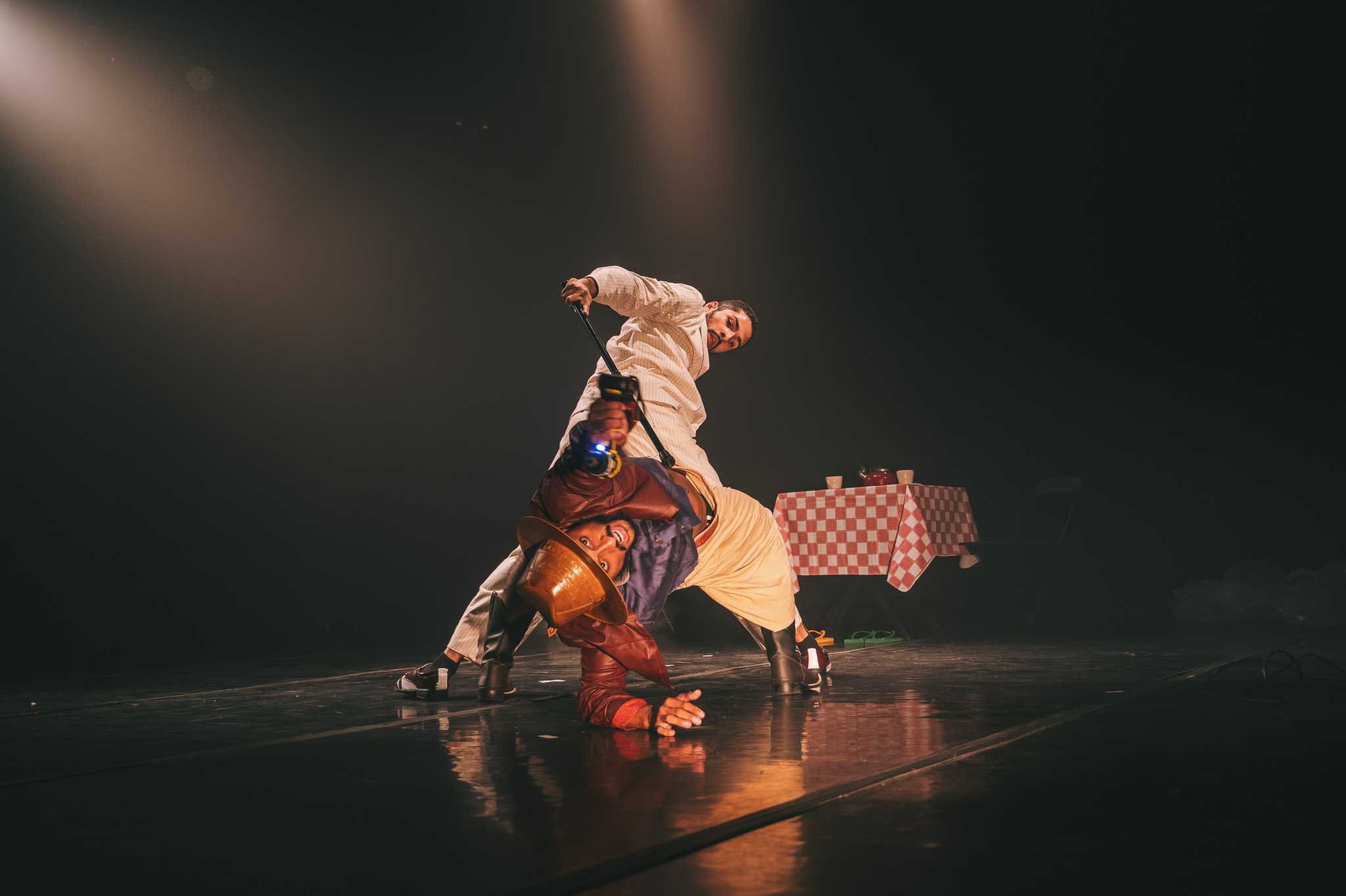 Obra "(DES)CONSERTEM os seus cor-ações", encenada no Centro Cultural Olido em 8 de novembro de 2025. Foto: Carlos Spinello