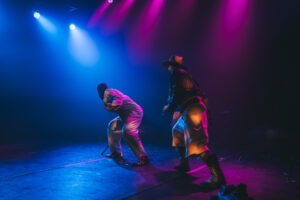 Obra "(DES)CONSERTEM os seus cor-ações", encenada no Centro Cultural Olido em 8 de novembro de 2025. Foto: Carlos Spinello