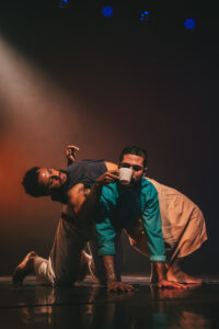 Obra "(DES)CONSERTEM os seus cor-ações", encenada no Centro Cultural Olido em 8 de novembro de 2025. Foto: Carlos Spinello