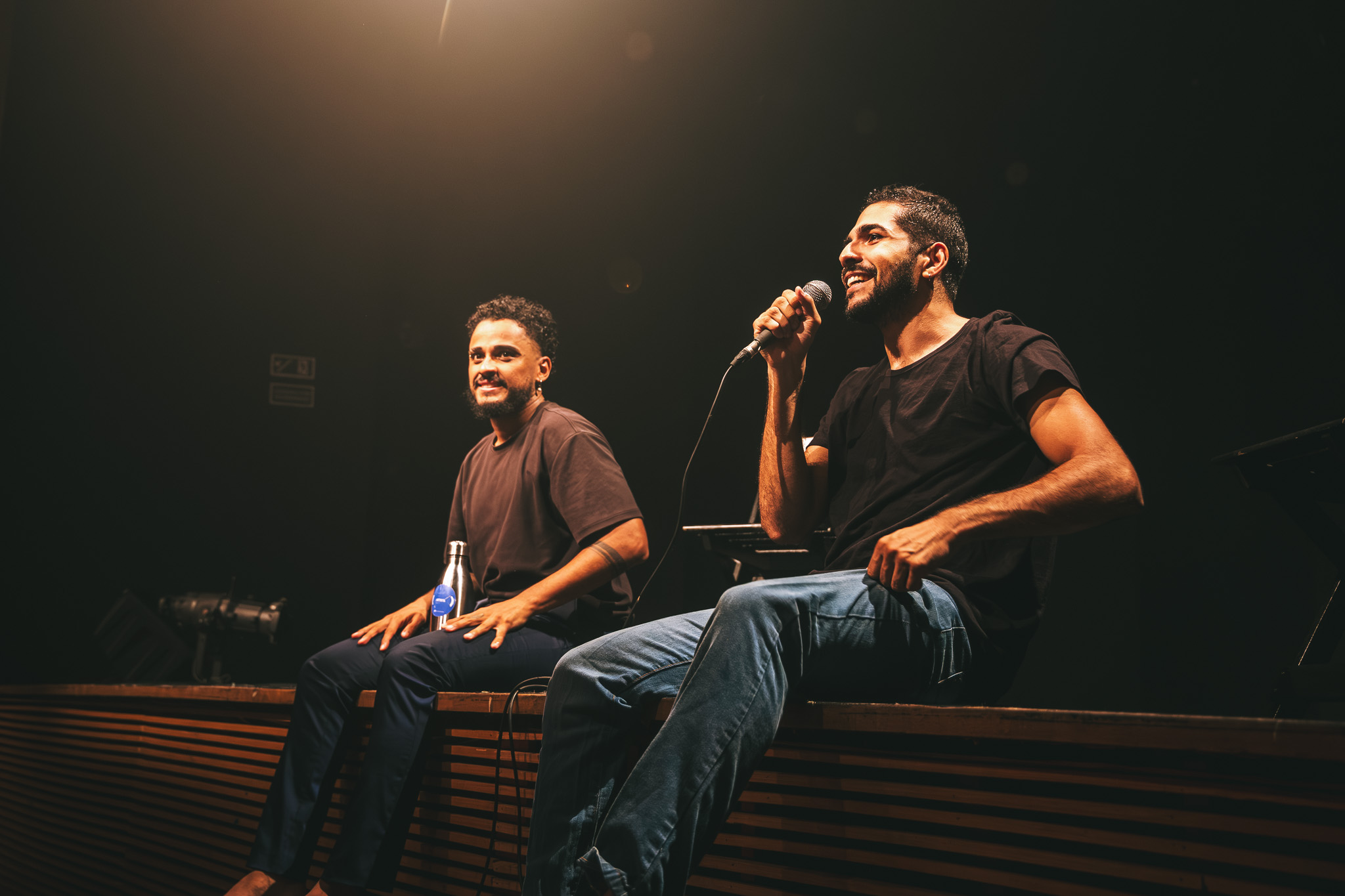 Obra "(DES)CONSERTEM os seus cor-ações", encenada no Centro Cultural Olido em 8 de novembro de 2025. Foto: Carlos Spinello