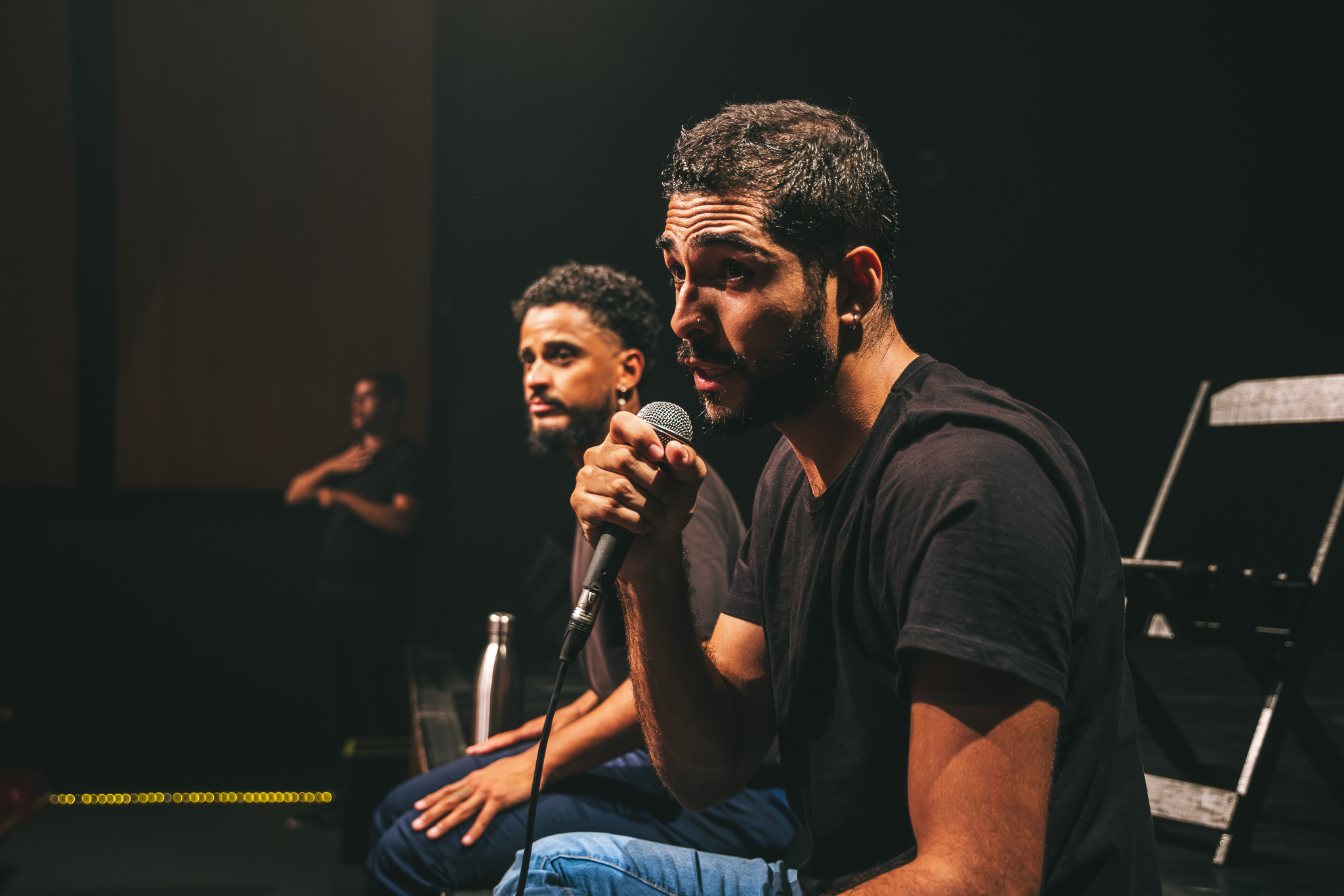 Obra "(DES)CONSERTEM os seus cor-ações", encenada no Centro Cultural Olido em 8 de novembro de 2025. Foto: Carlos Spinello