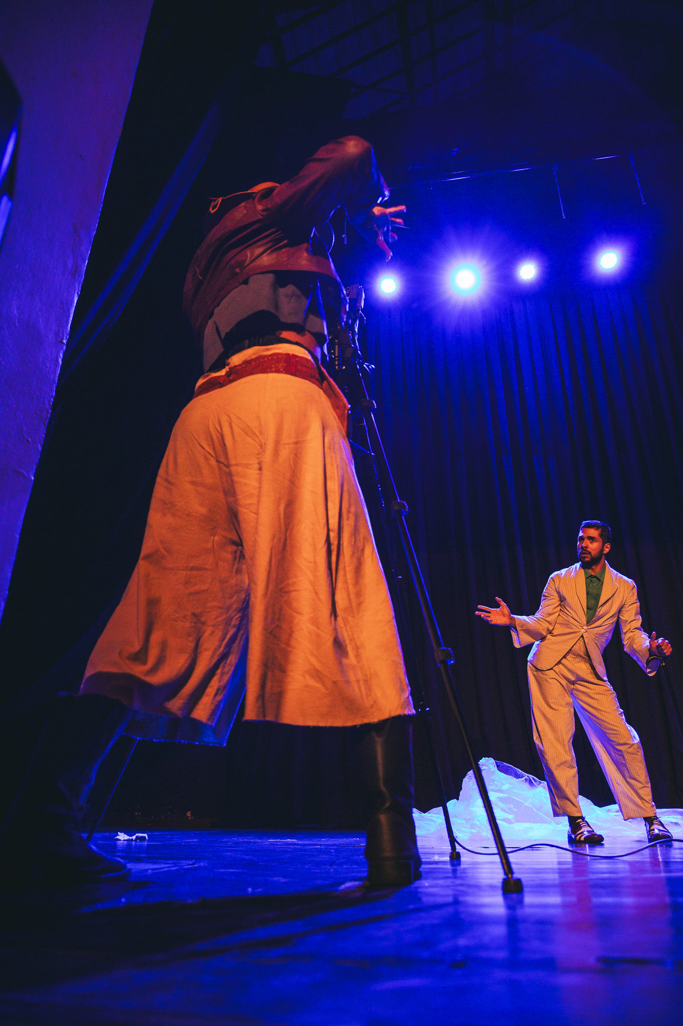 Obra "(DES)CONSERTEM os seus cor-ações", encenada em Salto (SP) em 10 de novembro de 2025. Foto: Carlos Spinello