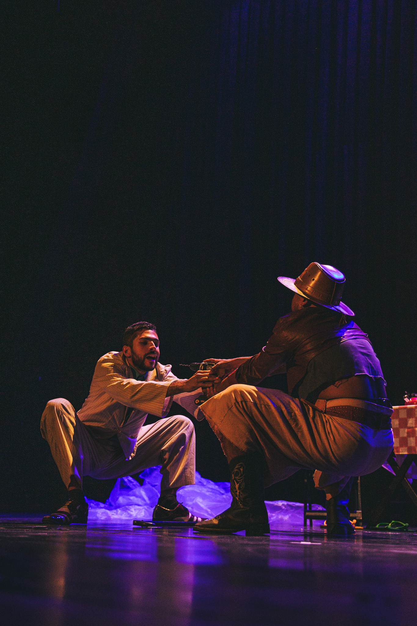 Obra "(DES)CONSERTEM os seus cor-ações", encenada em Salto (SP) em 10 de novembro de 2025. Foto: Carlos Spinello