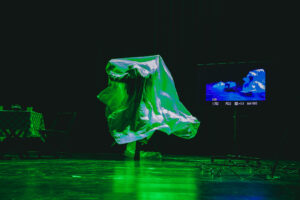 Obra "(DES)CONSERTEM os seus cor-ações", encenada em Salto (SP) em 10 de novembro de 2025. Foto: Carlos Spinello