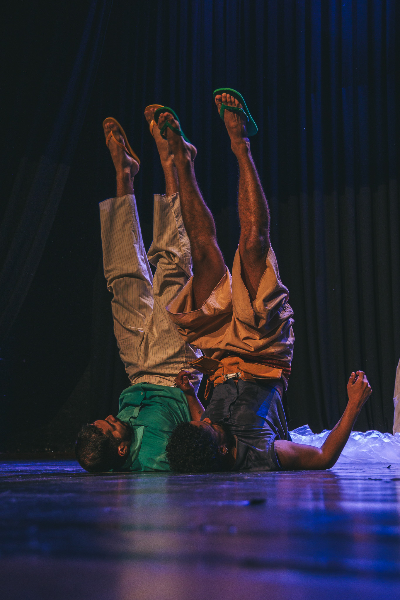 Obra "(DES)CONSERTEM os seus cor-ações", encenada em Salto (SP) em 10 de novembro de 2025. Foto: Carlos Spinello