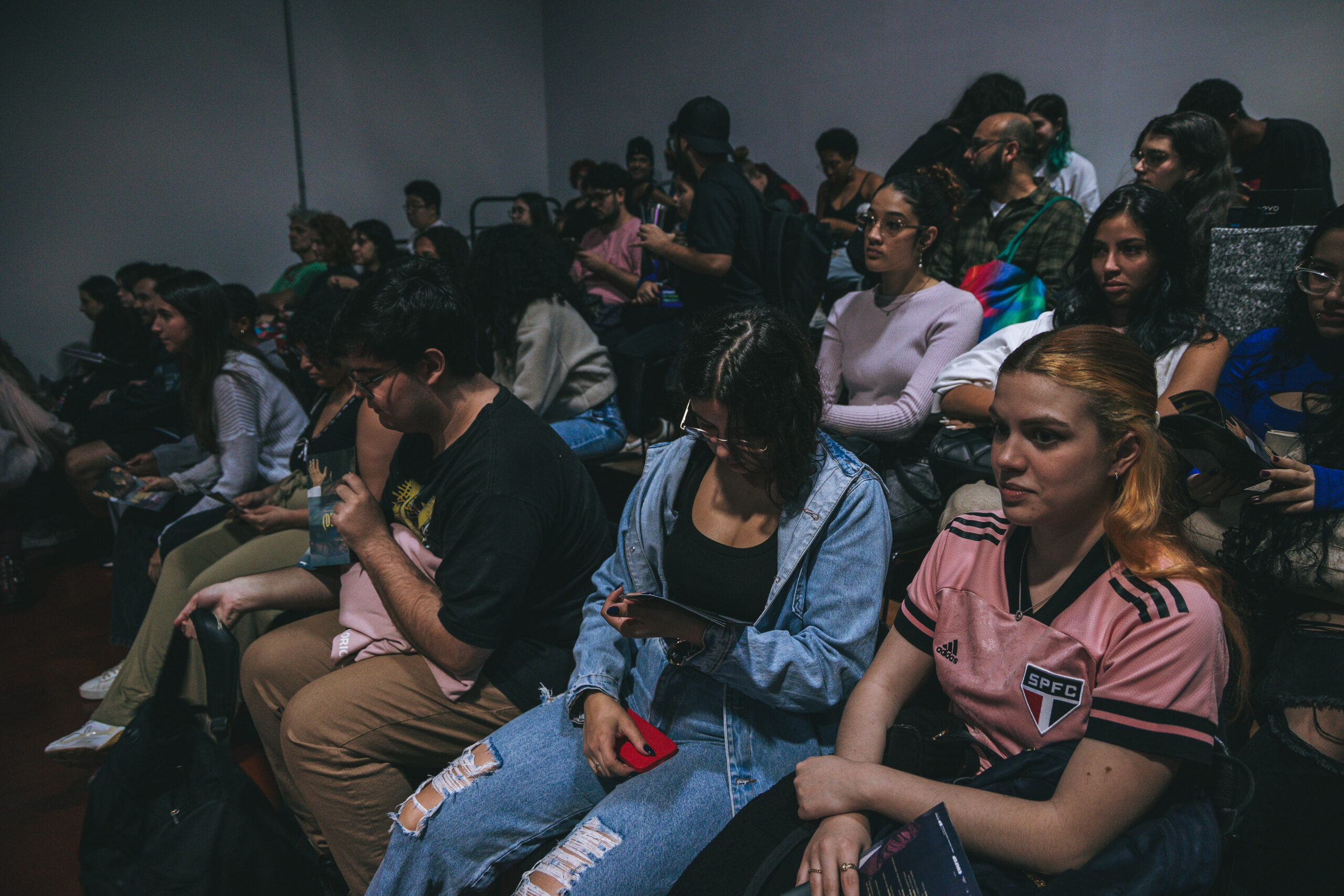 Obra "(DES)CONSERTEM os seus cor-ações" encenada na Universidade Anhembi Morumbi. Foto: Carlos Spinello
