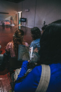 Obra "(DES)CONSERTEM os seus cor-ações" encenada na Universidade Anhembi Morumbi. Foto: Carlos Spinello