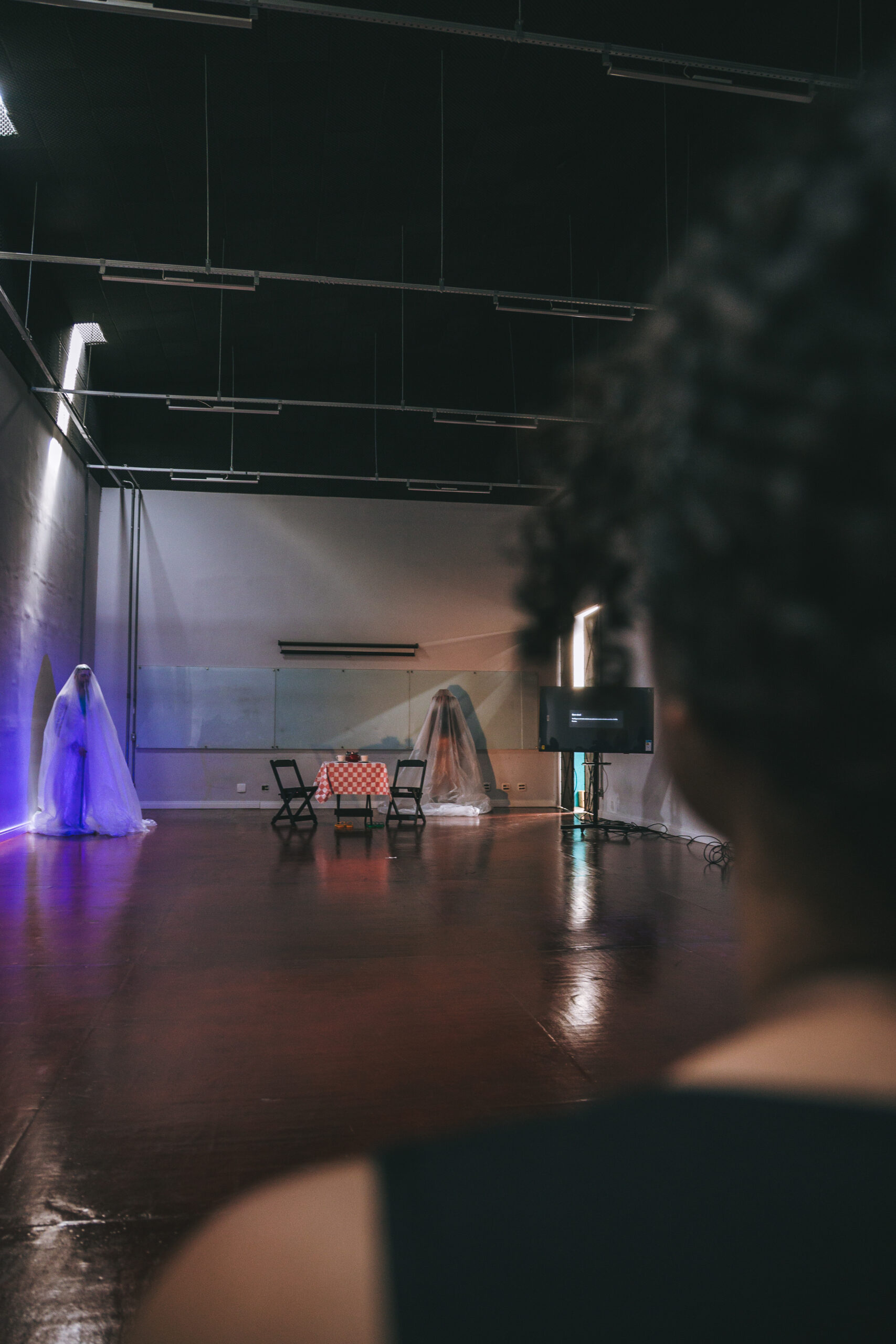 Obra "(DES)CONSERTEM os seus cor-ações" encenada na Universidade Anhembi Morumbi. Foto: Carlos Spinello