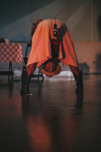 Obra "(DES)CONSERTEM os seus cor-ações" encenada na Universidade Anhembi Morumbi. Foto: Carlos Spinello