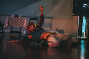 Obra "(DES)CONSERTEM os seus cor-ações" encenada na Universidade Anhembi Morumbi. Foto: Carlos Spinello