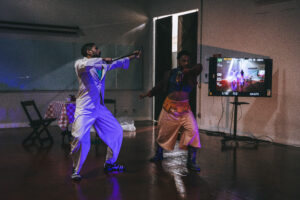 Obra "(DES)CONSERTEM os seus cor-ações" encenada na Universidade Anhembi Morumbi. Foto: Carlos Spinello
