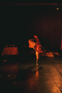 Obra "(DES)CONSERTEM os seus cor-ações" encenada no CRD em 5 de novermbro de 2025. Foto: Carlos Spinello