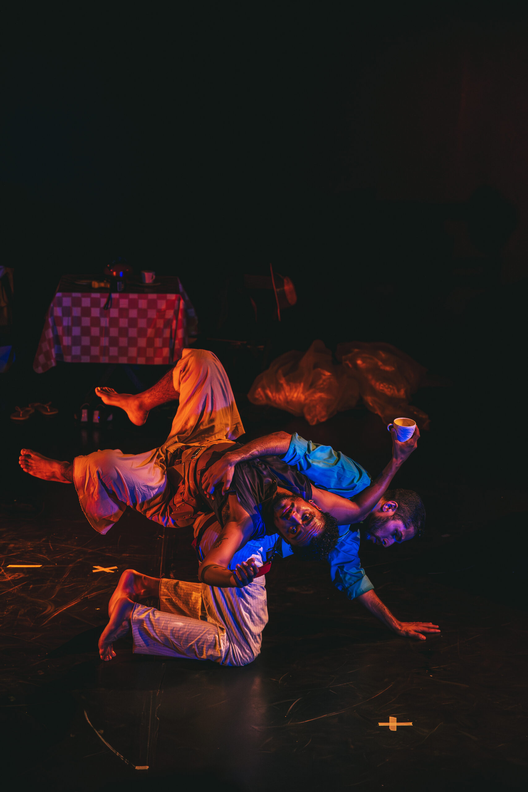 Obra "(DES)CONSERTEM os seus cor-ações" encenada no CRD em 5 de novermbro de 2025. Foto: Carlos Spinello